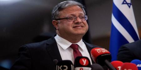 المتطرف بن غفير يعاقب الأسرى بإجبارهم على مشاهدة صور للدمار في غزة