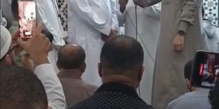 بالفيديو .. فرحة في مسجد سحاب الكبير بعد إعلان شاب أمريكي إسلامه