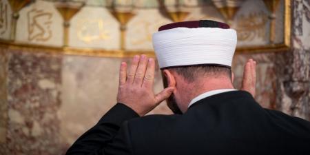 أئمة صندوق الدعوة والواعظات يطالبون بتثبيتهم وتحسين أوضاعهم المعيشية