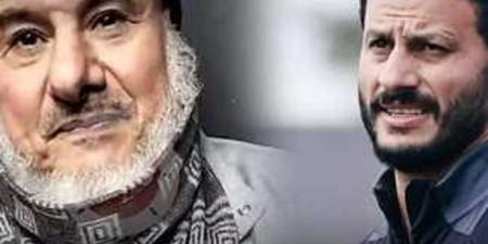 محمد الشناوي يصل كفر الشيخ لتلقي العزاء في والده