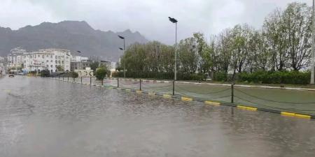 أمطار وسيول غزيرة على العاصمة صنعاء في الأثناء.. وتحذيرات مهمة للسكان
