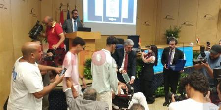 وزير السياحة يكرم البطل ولاء حافظ بعد تحطيمه الرقم القياسي للبقاء تحت الماء