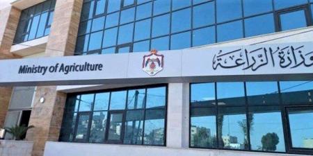 طبيب بيطري يشتكي إهمال وزارة الزراعة في تثبيته بعد 10 سنوات على العقود ويناشد "خريسات" إنصافه