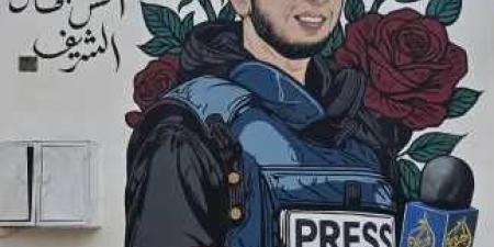 الصحفي الفلسطيني انس الشريف يخلد في تريم بجدارية فنية