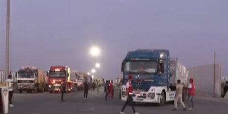 بدء تحرك قافلة المساعدات الإنسانية الـ 20 من مصر إلى قطاع غزة