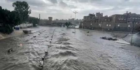 الأرصاد يحذر من أمطار غزيرة مصحوبة بالرعد ورياح شديدة في هذه المناطق اليمنية