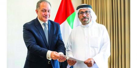 رئيس الدولة يتلقى رسالة خطية من الرئيس المصري تسلمها خليفة المرر