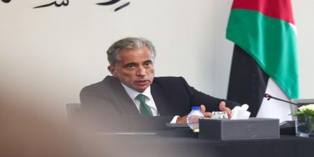 حسان يجتمع بالأمناء العامين للوزارات ويحثهم على تحمل مسؤولياتهم