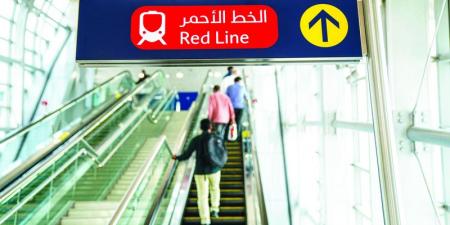 استبدال 9000 لوحة إرشادية في محطات مترو دبي