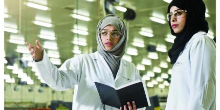 المرأة الإماراتية.. مؤثرة عالمية رسّخت حضورها في ميادين العمل الوطني
