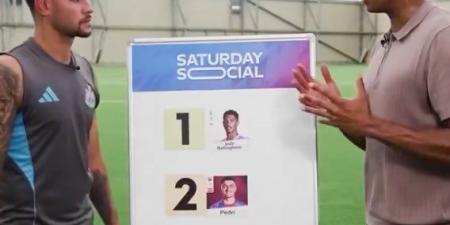 لاعب نيوكاسل يفضل بيلينغهام على نجم برشلونة