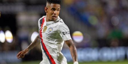 رغم تمسك مانشستر سيتي.. توتنهام يجهز عرضًا يتخطى 70 مليون يورو للتعاقد مع سافينيو