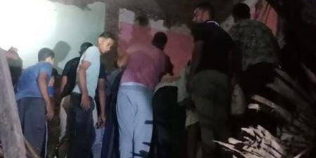 مدير أمن سوهاج ينتقل لقرية الشيخ مسعود بعد مصرع 3 أشخاص وإصابة 4 آخرين في انهيار عقار
