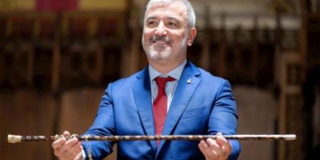 العدو يمنع رئيس بلدية برشلونة من دخول الأراضي المحتلة لمناصرته فلسطين