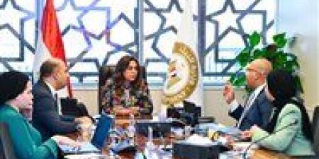 وزيرة التنمية المحلية تستعرض إنجازات البرنامج الوطني لإدارة المخلفات الصلبة وتؤكد على تعميم التجربة في المحافظات|تفاصيل