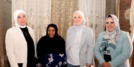 لفتة إنسانية من محافظ الإسماعيلية لجبر خاطر  "بائعة الخبز"