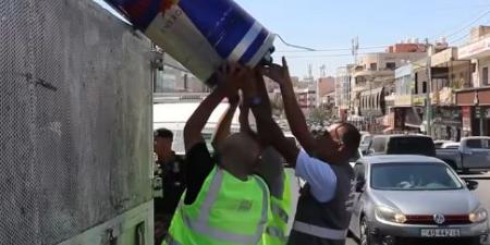 بعد نشر “سرايا” .. أمانة عمّان تستمر بإزالة الحواجز والعوائق عن الأرصفة والطرق - فيديو