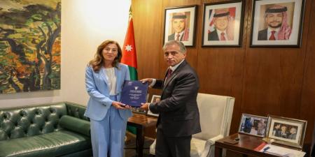 رئيس الوزراء يتسلم التقرير السنوي الحادي والعشرين لحالة حقوق الإنسان