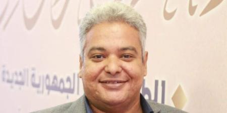 سامح فوزى يقدم اعتذارا لصاحب دار عصير الكتب