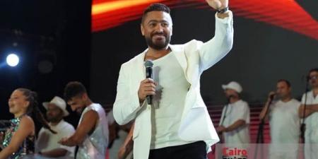 كعادته.. تامر حسني يشعل أجواء حفله بمهرجان مراسي “ليالي مراسي”