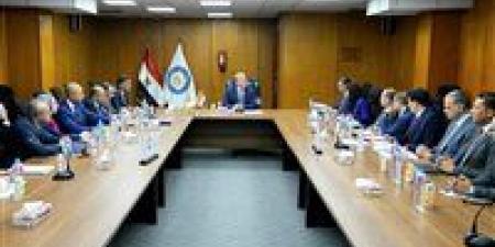 البترول يؤكد على أهمية مشروع إنشاء المجمع الصناعي للتعدين الأهلي بشركة شلاتين في اسوان