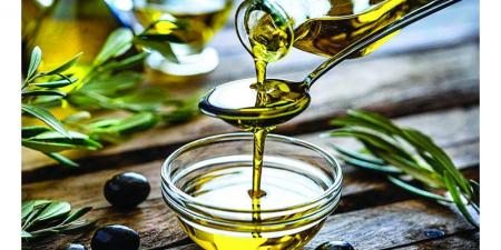 زيت الزيتون يهدئ الأظافر المتهيّجة