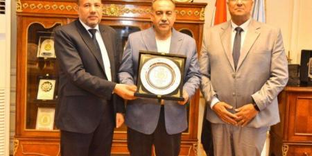 محافظ أسيوط يستقبل نائب رئيس جامعة الأزهر لبحث سبل التعاون المشترك