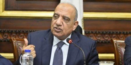 وزير الكهرباء ينجو من حادث مروري بطريق الإسكندرية الصحراوي