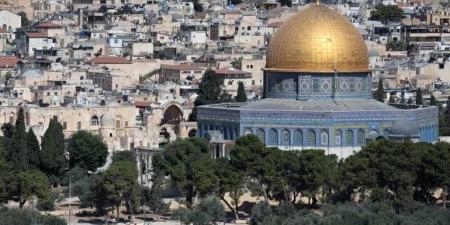 صهاينة ينفخون بالبوق داخل المسجد الأقصى المبارك… واعتقالات واقتحامات بالضفة