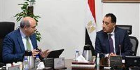 رئيس الوزراء يتابع الموقف التنفيذي لمشروع «مبنى 4» بمطار القاهرة الدولي