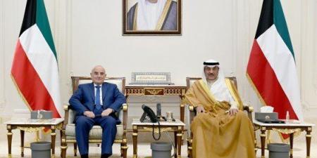 ولي العهد الكويتي يستقبل وزير الدفاع اللبناني