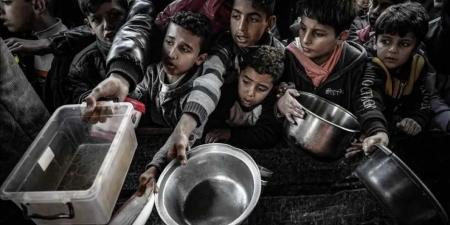 التجويع في غزة.. 11 وفاة جديدة خلال 24 ساعة ترفع أعداد الوفيات إلى 300 بينهم 117 طفلاً