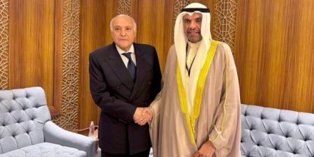 وزير الخارجية الكويتي يلتقي نظيره الجزائري على هامش الاجتماع الاستثنائي لمنظمة التعاون الإسلامي