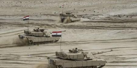 مصر تدفع بآلاف الجنود إلى سيناء وتعزز قواتها العسكرية