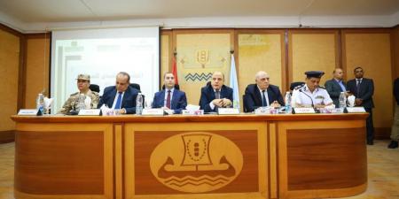 محافظ كفر الشيخ يناقش عدد من الموضوعات الخدمية والتنموية