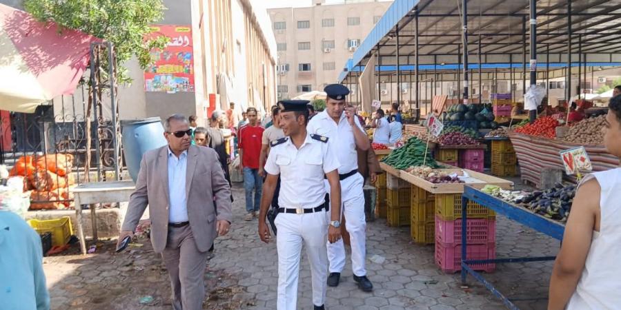 "حلمي" يقود حملة مكبرة لرفع الإشغالات بشوارع مدينة ناصر