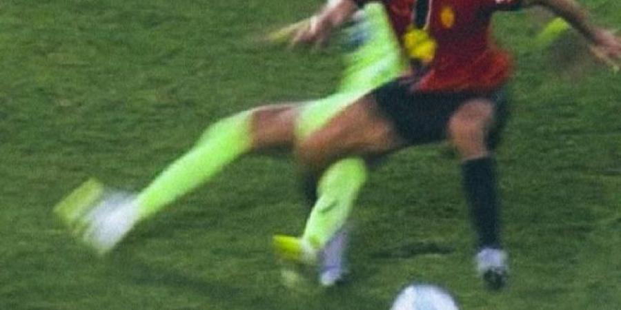 صورة رد فعل دكة بدلاء برشلونة بعد تدخل رافينيا العنيف على لاعب مايوركا
