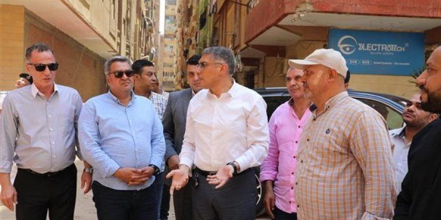 استبعاد وتحقيق.. محافظ الجيزة يقود حملة موسعة لتطهير الأحياء من المخالفين والمقصرين