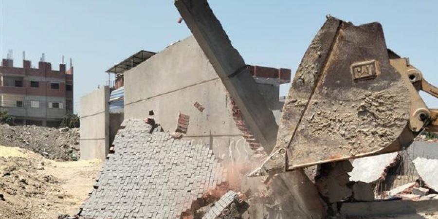 إزالة 5 حالات لتعديات على الأراضي الزراعية بالإسكندرية واسترداد 3210 أمتار