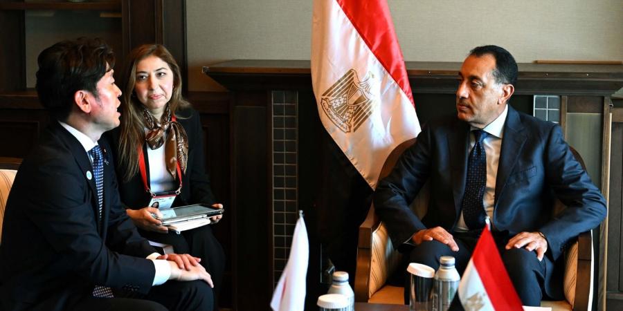 رئيس الوزراء يلتقي وزير البنية التحتية الياباني.. ويؤكد: مصر تتطلع لجذب صناعات السيارات وتكنولوجيا تحلية المياه
