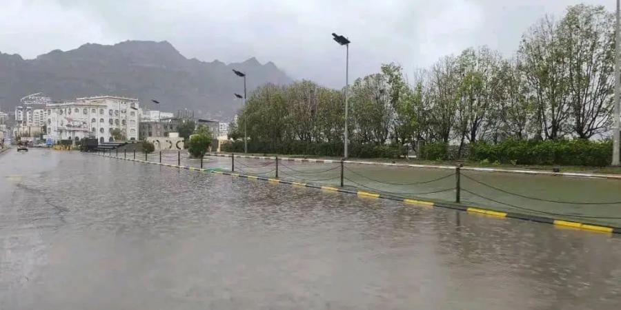 أمطار وسيول غزيرة على العاصمة صنعاء في الأثناء.. وتحذيرات مهمة للسكان