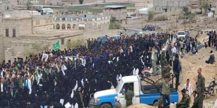 ”مظاهرة طلابية تتحول إلى كارثة في رداع.. إطلاق نار، اعتقالات جماعية، وفضيحة حوثية تهز البيضاء!”