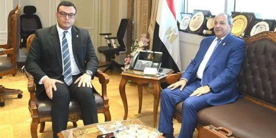 وزير الإسكان ومحافظ بورسعيد يتفقان على توفير وحدات سكنية بإعلان جديد في أقرب وقت