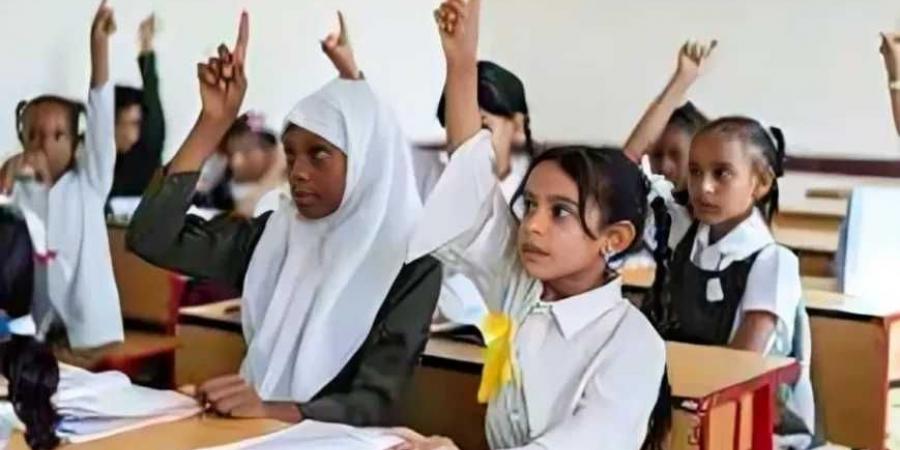 هل تُصبح تعز أول مدينة يمنية يُعطل فيها التعليم بسبب مطالب المعلمين؟
