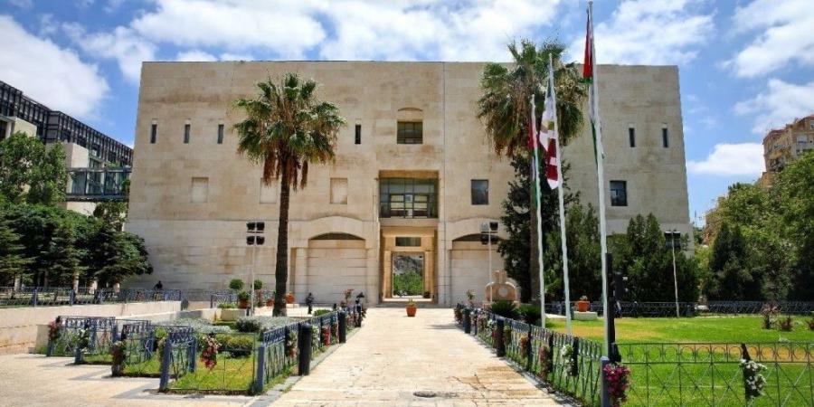 أمانة عمّان تبدأ بإزالة عوائق تعتدي على الشوارع والأرصفة