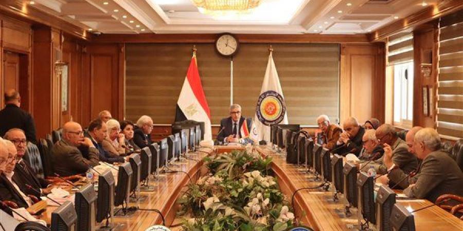 المجلس الأعلى لشؤون خدمة المجتمع يناقش جهود التميز المؤسسي والجامعات الصديقة للبيئة