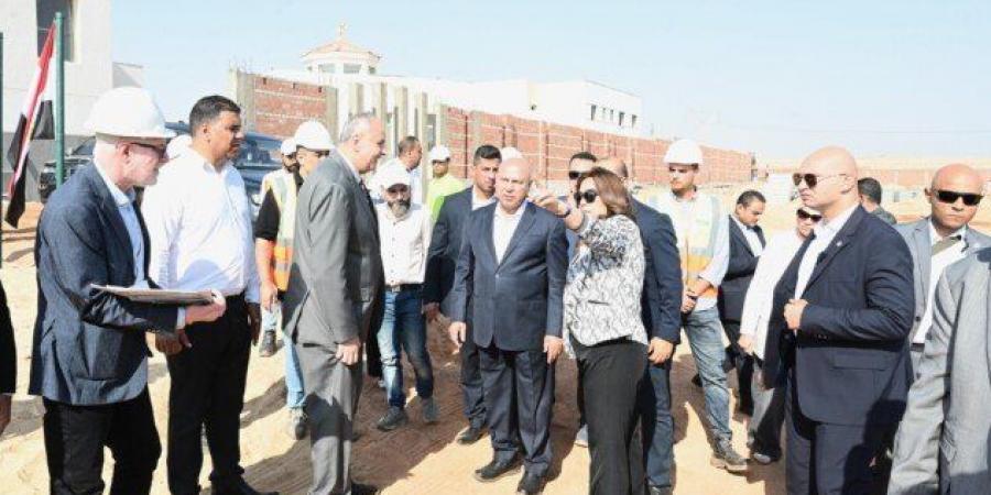 وزير الصناعة والقائم بأعمال وزير البيئة يتفقدان المجمع المتكامل لإدارة المخلفات بالعاشر من رمضان | صور