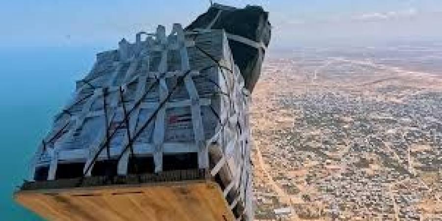 الإمارات تنفذ الإنزال الجوي الـ77 للمساعدات في قطاع غزة ضمن عملية طيور الخير