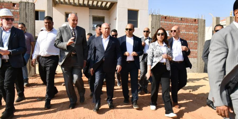 نائب رئيس الوزراء ووزيرة التنمية المحلية يتفقدان مجمع المخلفات بالعاشر من رمضان