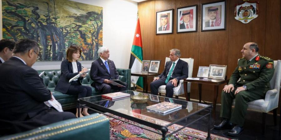 رئيس الوزراء يستقبل وزير الدفاع الياباني